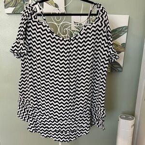torrid Black & White Chevron Short Sleeve Blouse